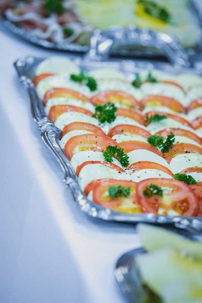 Das Bild Catering-Tomate-Mozzarella.jpg vergrössern